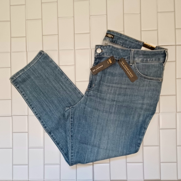 Lee Women's Plus Size 24W Straight Leg Jeans - Picture 3 of 3